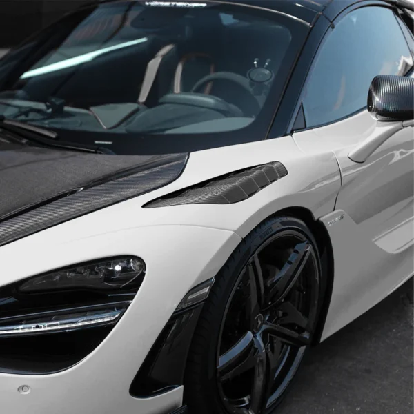 MCLAREN 720S SPYDER SILVERSTONE EDITION AERO FRONT FENDERS W/ INTEGRATED VENTS.